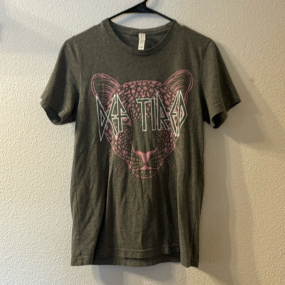 Def Tired graphic short sleeve size small